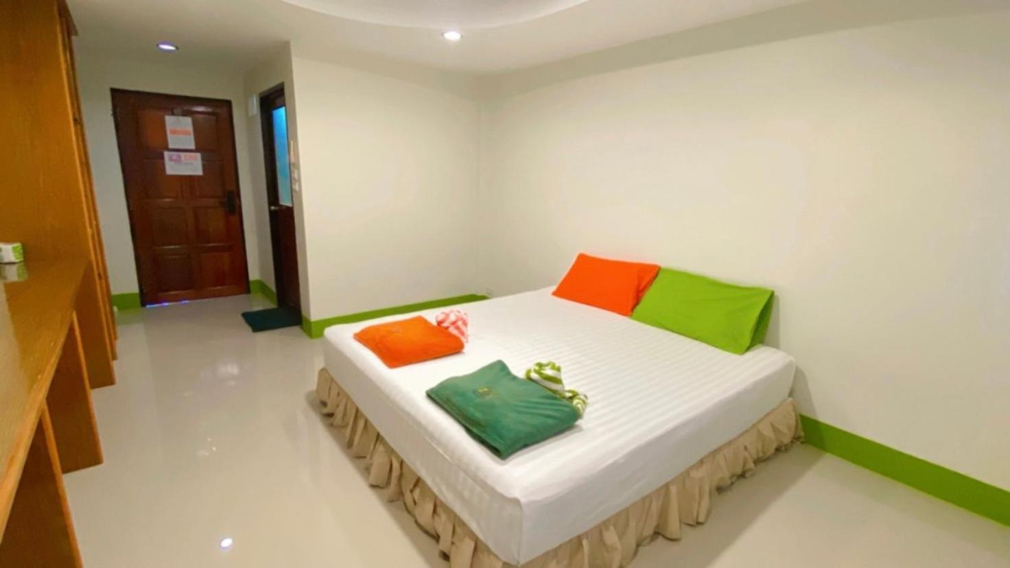 Lotus Hostel Beach Тау Экстерьер фото