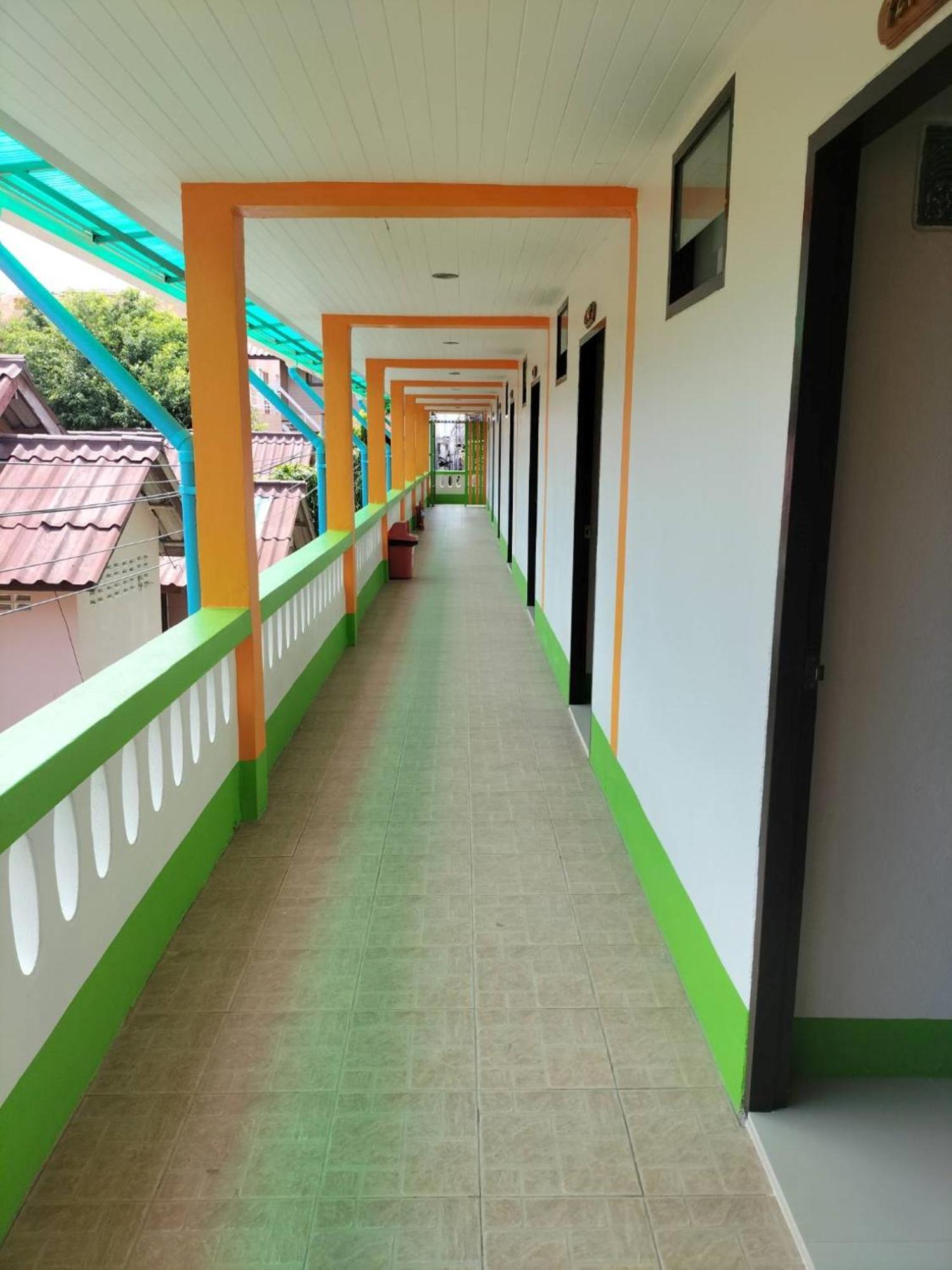 Lotus Hostel Beach Тау Экстерьер фото